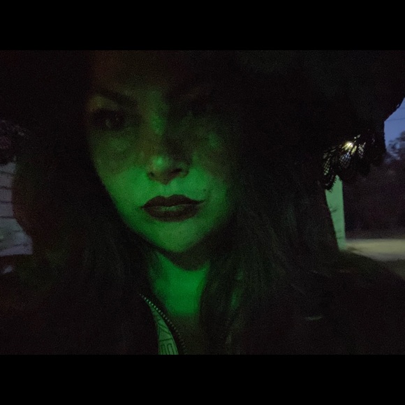 Meet your Posher, Jenni - Picture 2 of 10